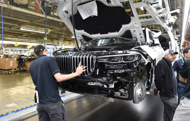bmw-x7-pre-production-at-plant-in-spartanburg-south-carolina_100637321_m